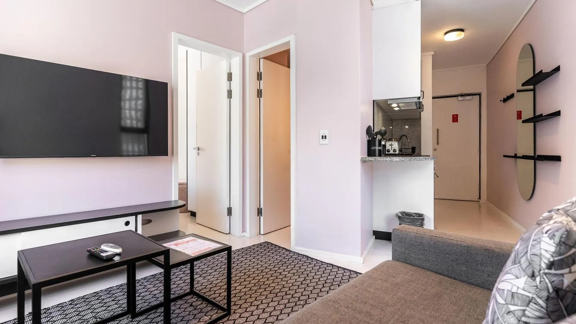 Flamingo 603: Sea Point Aprt With Mountain Views Apartment Cape Town