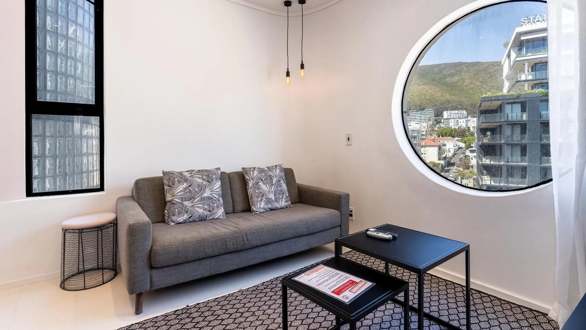 Flamingo 603: Sea Point Aprt With Mountain Views Apartment Cape Town