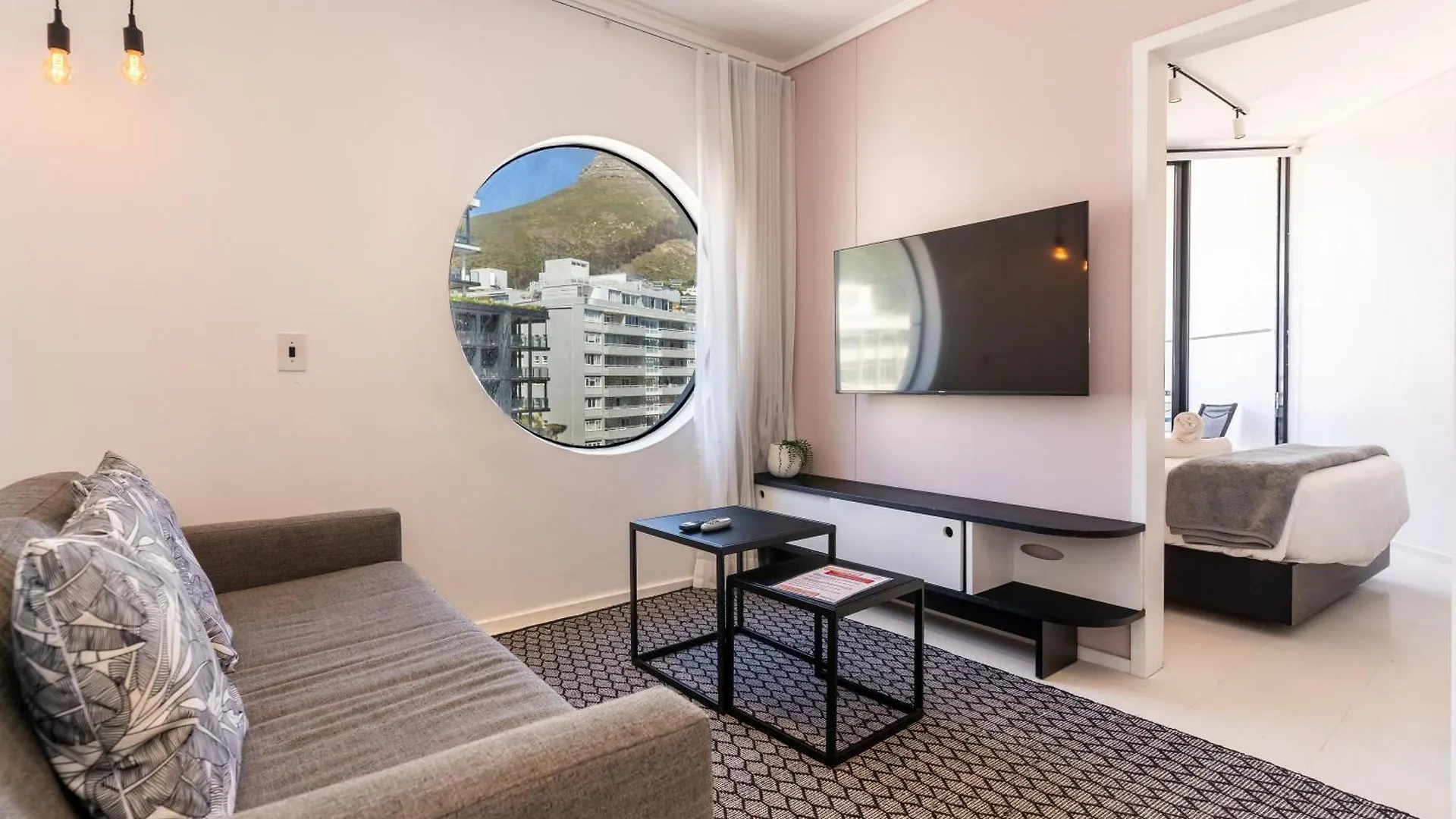 Flamingo 603: Sea Point Aprt With Mountain Views Apartment Cape Town